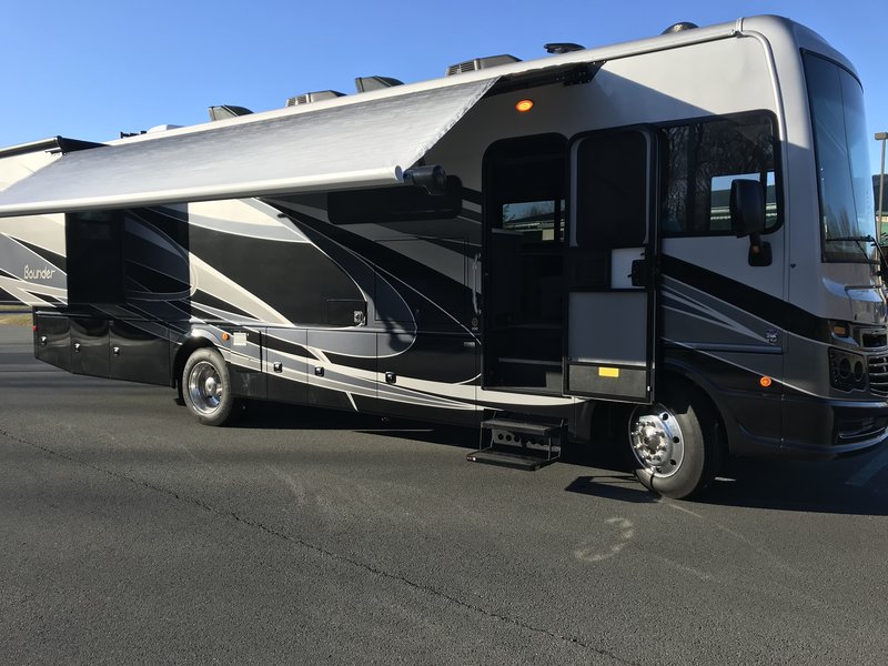 2020 Fleetwood Bounder 33C Class A Gas RV For Sale By Owner In