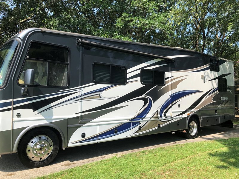 2012 Thor Motor Coach Outlaw 3611 Class A Gas RV For Sale By Owner