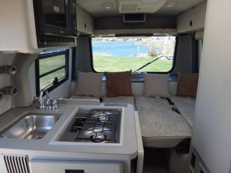 2000 Winnebago Rialta 22QD, Class B RV For Sale By Owner in Wakefield