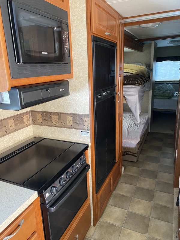 2008 Four Winds Hurricane 34B, Class A Gas RV For Sale By Owner in