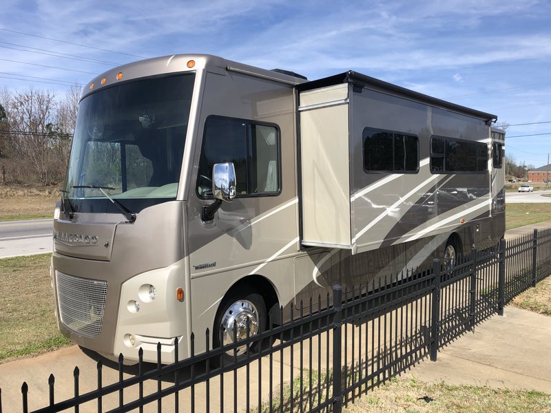 2016 Winnebago Vista 35F, Class A - Gas RV For Sale in Covington ...