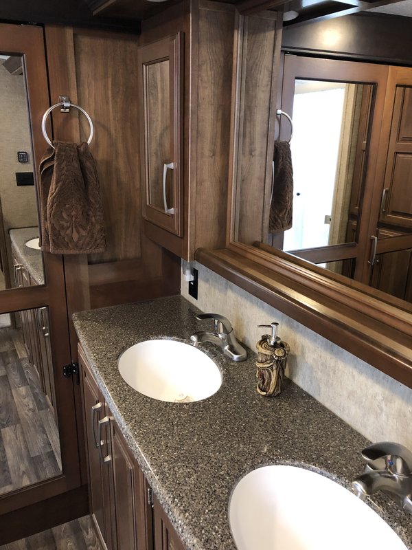 2016 Keystone Montana Legacy 3910FB. Luxury Package, 5th Wheels RV For