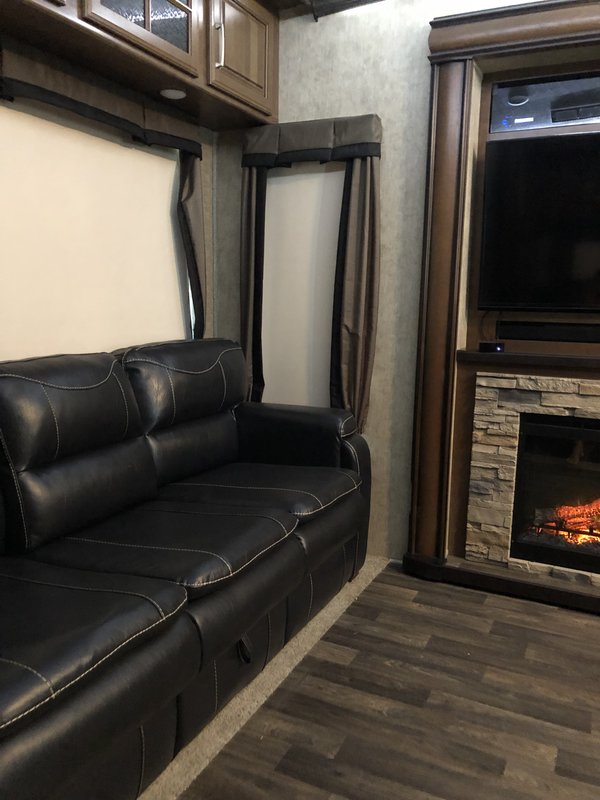 2016 Keystone Montana Legacy 3910FB. Luxury Package, 5th Wheels RV For