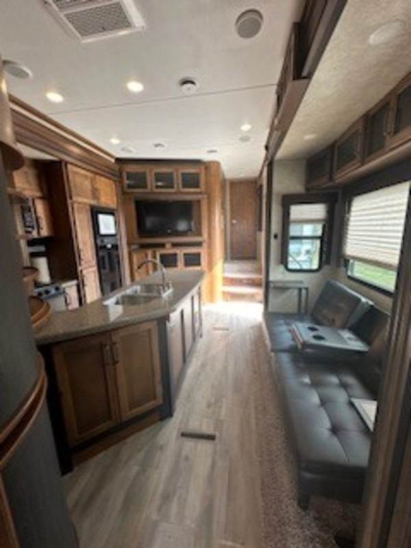 Used 2015 Keystone Carbon 357 for Sale by Owner in Pilot mound, Iowa RVT