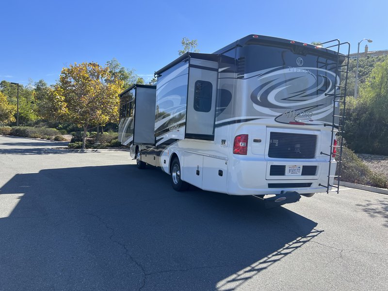 2017 Tiffin Allegro RED 33AA, Class A Diesel RV For Sale By Owner in