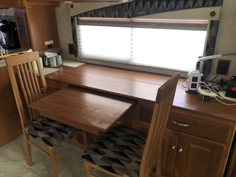 2010 Winnebago Adventurer 37F, Class A Gas RV For Sale By Owner in