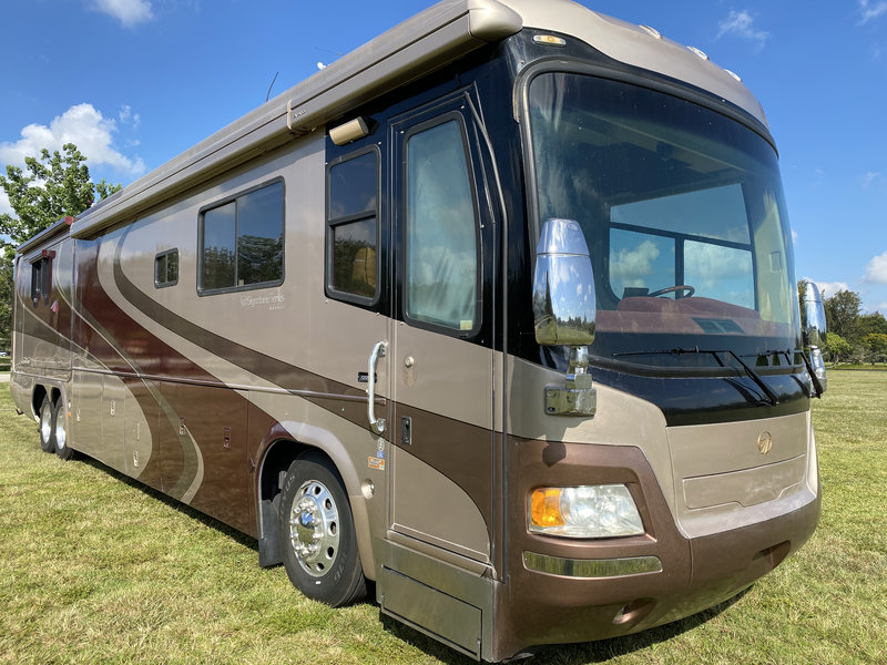 Used 2005 Monaco Signature Conquest III for Sale by Owner in Fort Lauderdale, Florida RVT