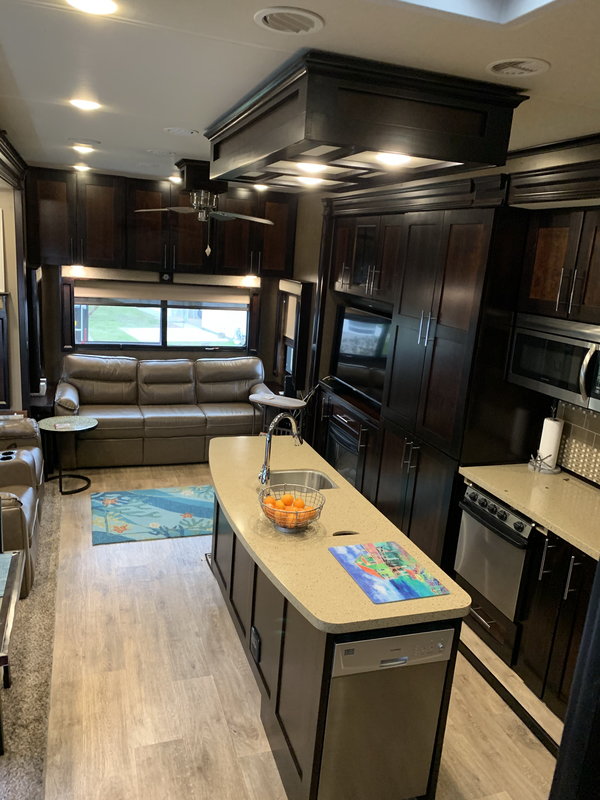 2017 Vanleigh RV Vilano 365RL, 5th Wheels RV For Sale By Owner in Port