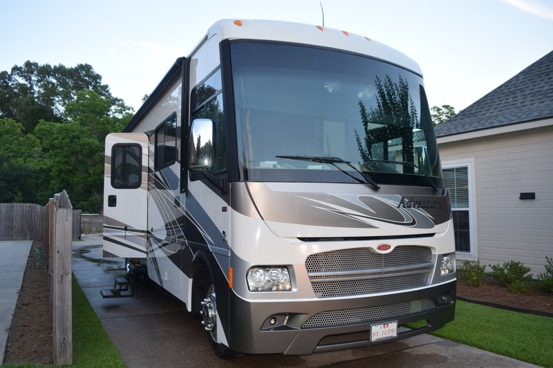 2013 Winnebago Adventurer 32H, Class A Gas RV For Sale By Owner in