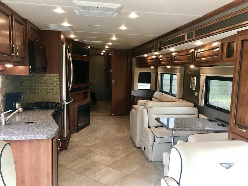 2015 Fleetwood Bounder 33C, Class A - Gas RV For Sale By Owner in ...