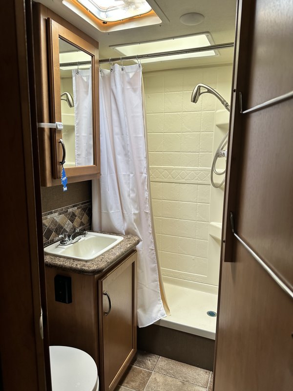 2016 Thor Motor Coach Freedom Elite 22FE, Class C RV For Sale By Owner