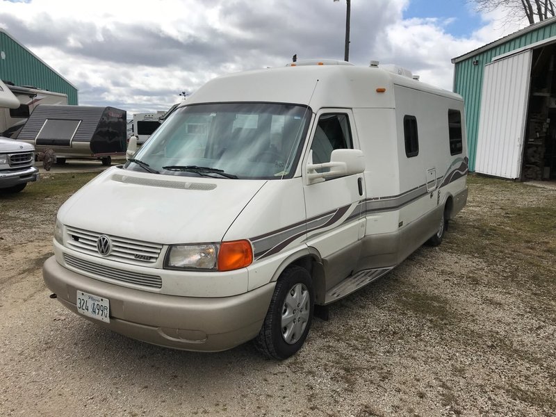 2000 Winnebago Rialta 22HD, Class C RV For Sale By Owner in Chicago
