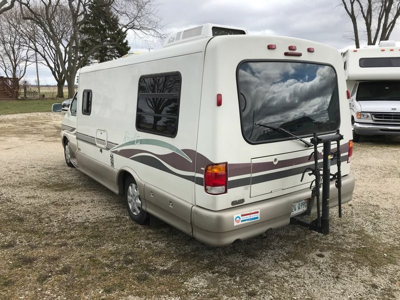 2000 Winnebago Rialta 22HD, Class C RV For Sale By Owner in Chicago