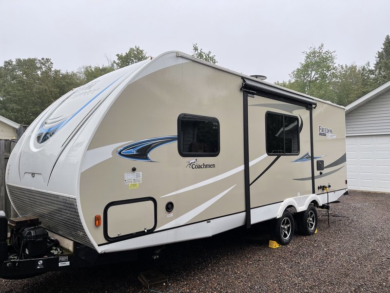 coachmen freedom express travel trailers for sale