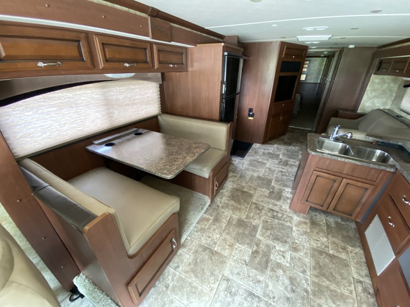 2013 Fleetwood Bounder Classic 34M, Class A Gas RV For Sale By Owner
