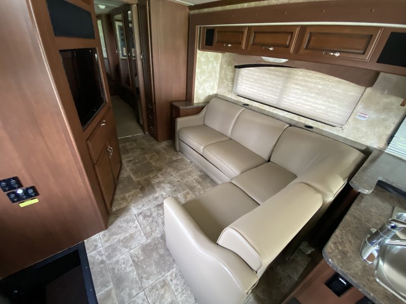 2013 Fleetwood Bounder Classic 34M, Class A Gas RV For Sale By Owner