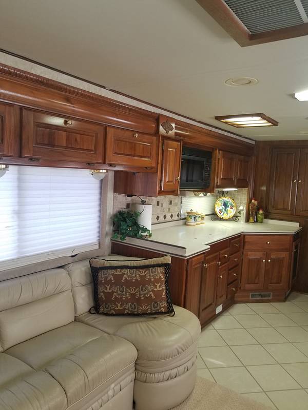 2003 Monaco Windsor pst, Class A Diesel RV For Sale By Owner in