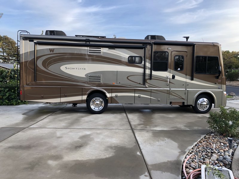 2014 Winnebago Sightseer 30A, Class A Gas RV For Sale By Owner in