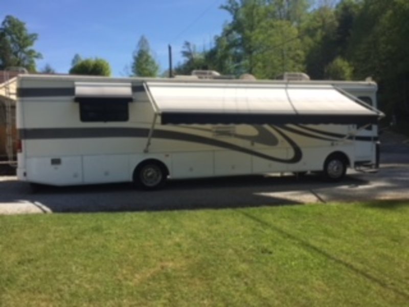 2001 Fleetwood Discovery 37U, Class A Diesel RV For Sale By Owner in