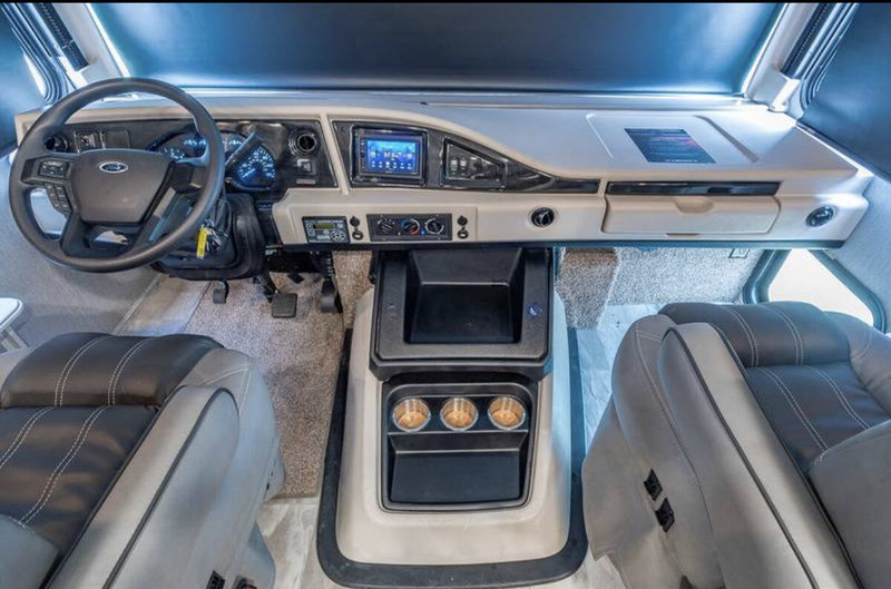 2021 Fleetwood Flair 34J, Class A Gas RV For Sale By Owner in Tampa