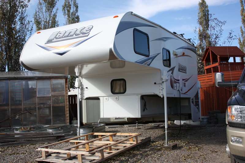 2012 Lance 1050S, Truck Campers RV For Sale By Owner in Calgary