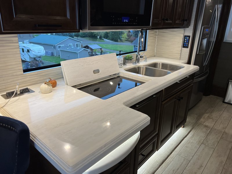 Used 2021 Tiffin Allegro Bus 40AP for Sale by Owner in Mossyrock