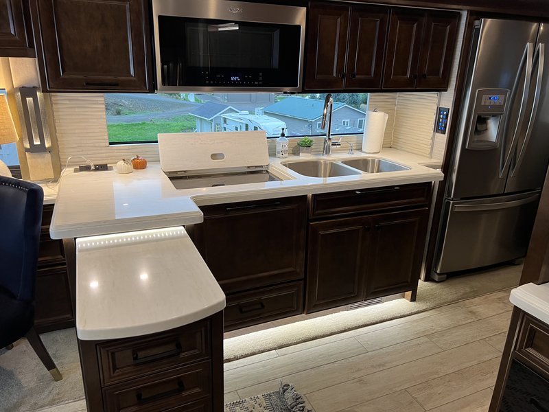 Used 2021 Tiffin Allegro Bus 40AP for Sale by Owner in Mossyrock