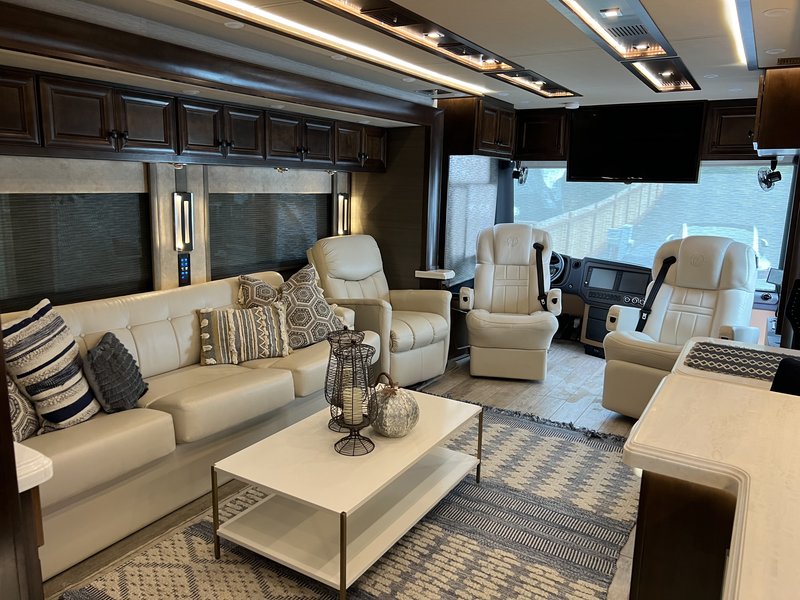 Used 2021 Tiffin Allegro Bus 40AP for Sale by Owner in Mossyrock