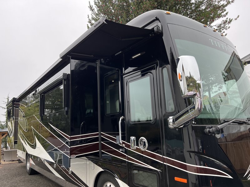 Used 2021 Tiffin Allegro Bus 40AP for Sale by Owner in Mossyrock