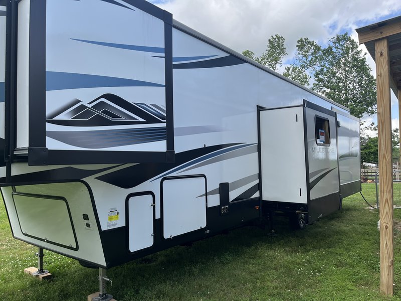 2021 Heartland Milestone 377MB, 5th Wheels RV For Sale By Owner in