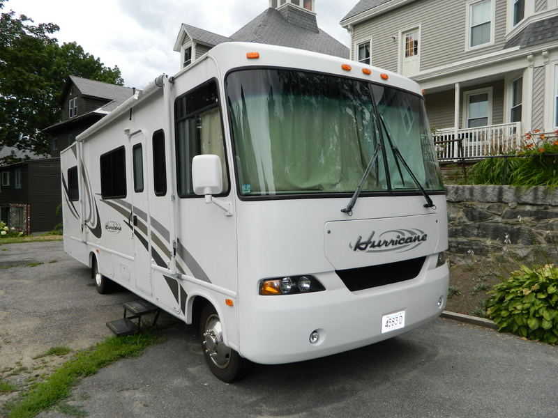2004 Four Winds Hurricane 30Q, Class A Gas RV For Sale By Owner in Gardner, Massachusetts