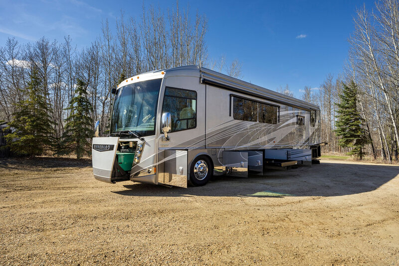 2016 Winnebago Ellipse Ultra 42QL
