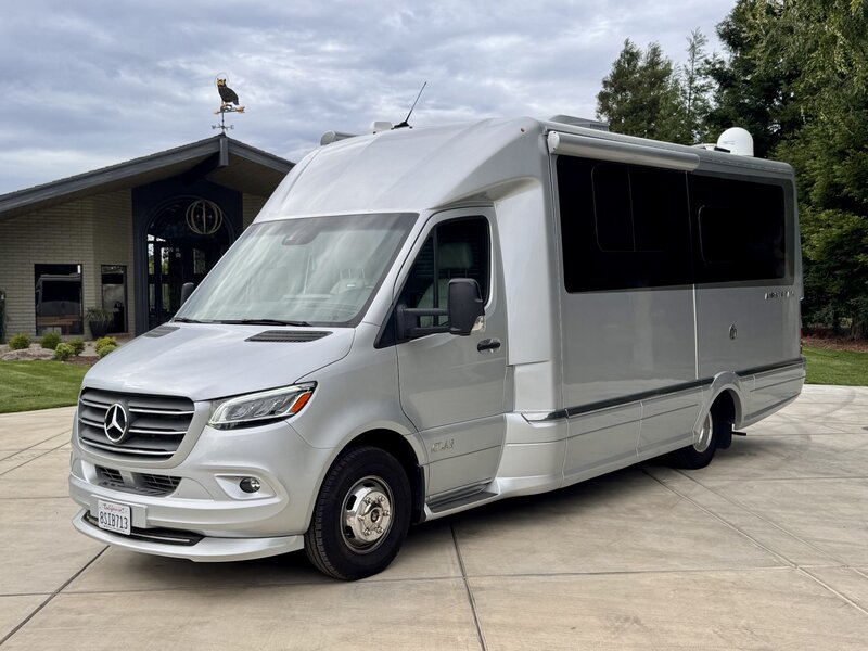 2020 Airstream Atlas Tommy Bahama Murphy Bed