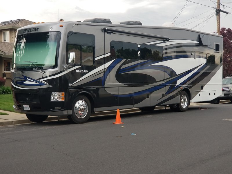2016 Thor Motor Coach Outlaw 37LS, Class A Gas RV For Sale By Owner