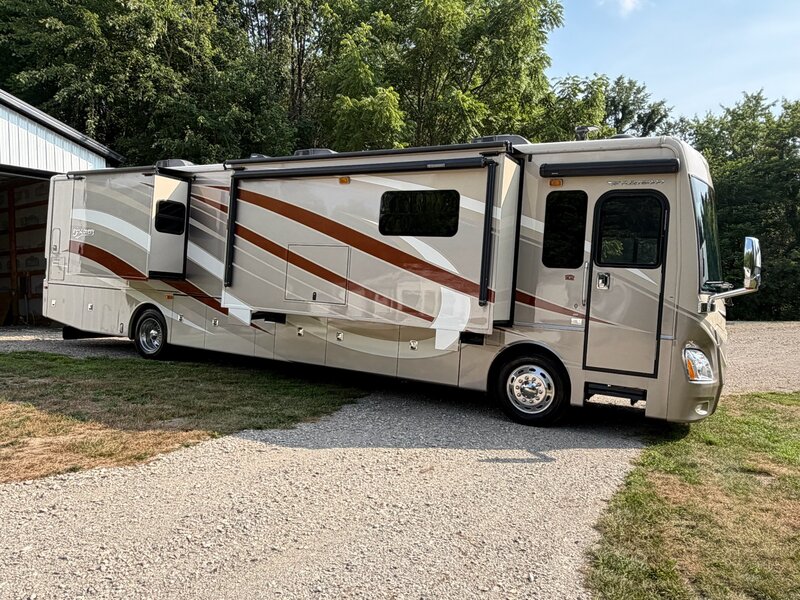 2015 Fleetwood Discovery 40E