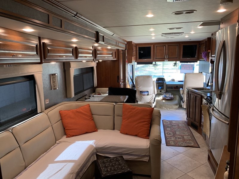 2015 Fleetwood Bounder Classic 33C, Class A Gas RV For Sale By Owner