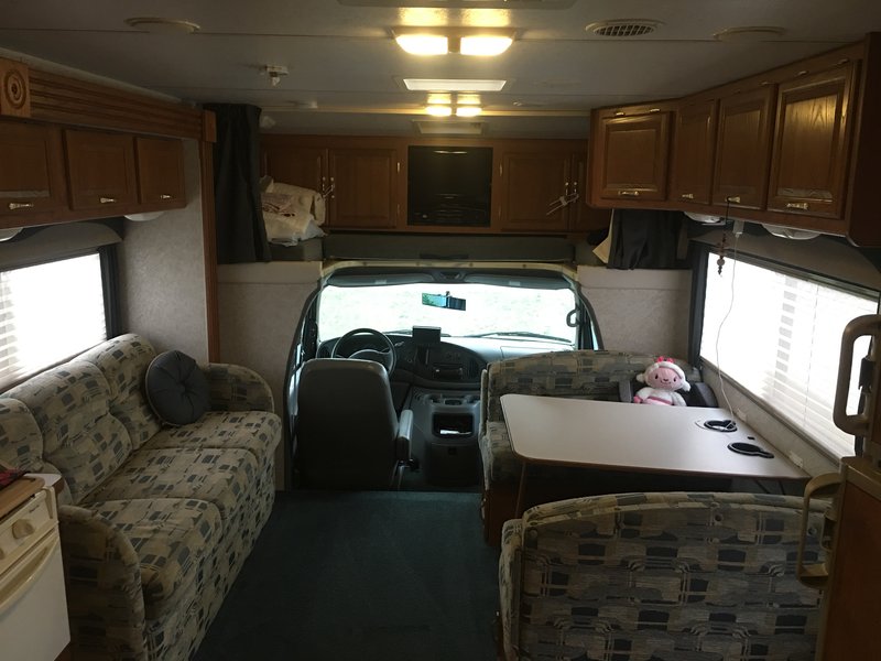 2004 Coachmen Leprechaun Ford M 317 KS, Class C RV For Sale By Owner in Kendallville , Indiana