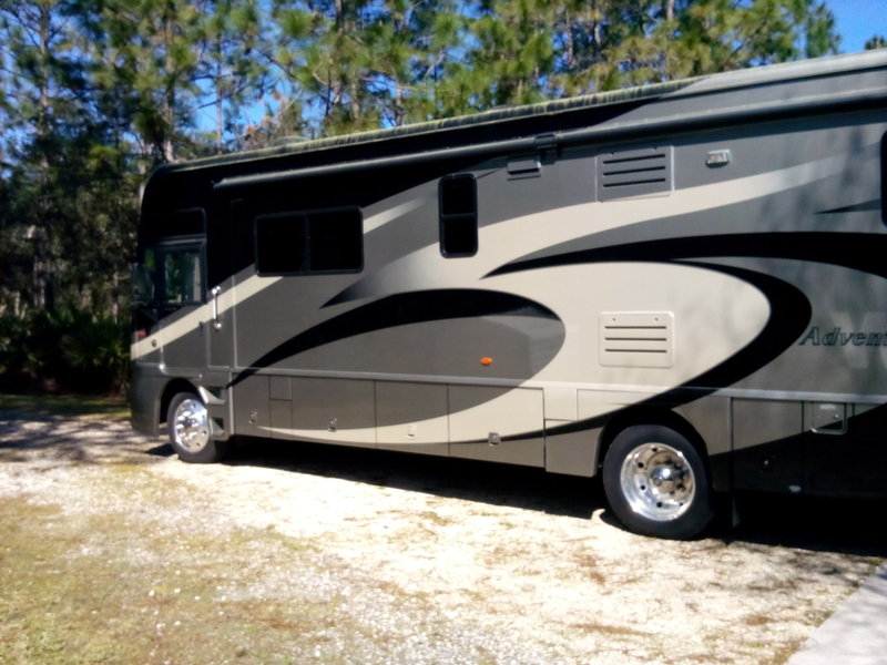 2009 Winnebago Adventurer 32H, Class A Gas RV For Sale By Owner in