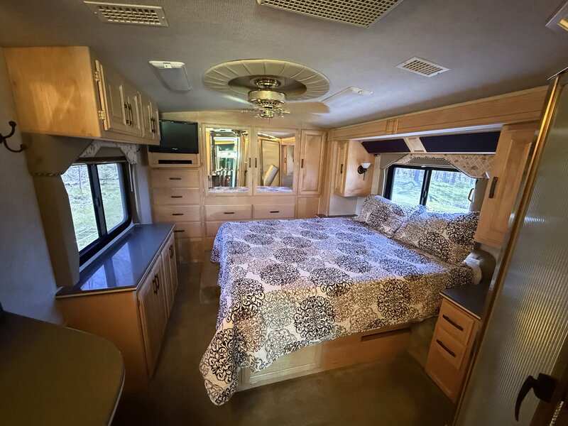 2002 American Coach American Tradition Tradition model 40K