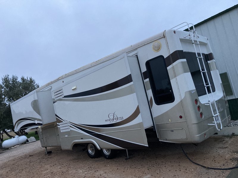 Used 2008 DRV Mobile Suites 36SB3 for Sale by Owner in Gruver, Texas RVT