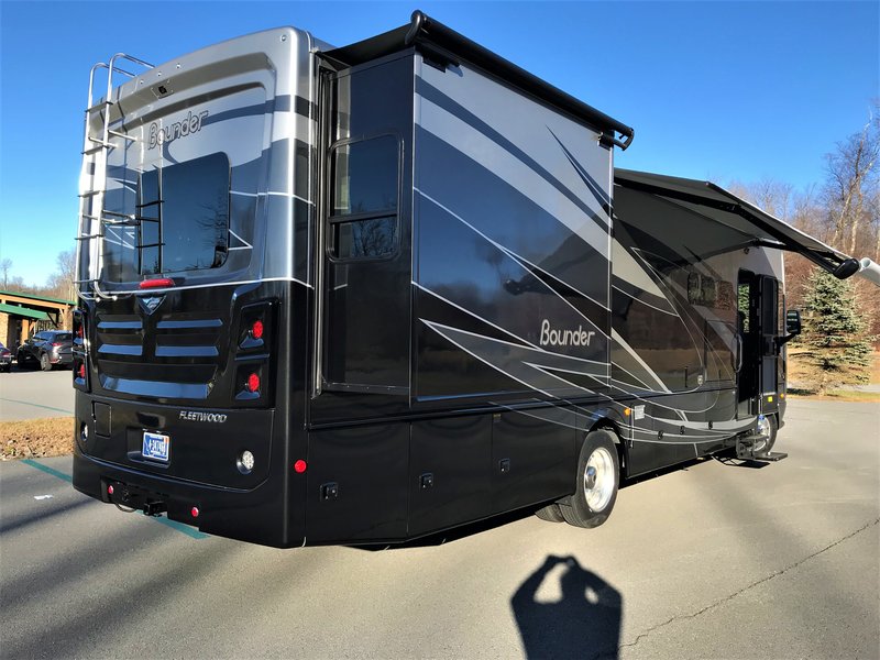 2020 Fleetwood Bounder 33C, Class A Gas RV For Sale By Owner in Pocono Pines, Pennsylvania