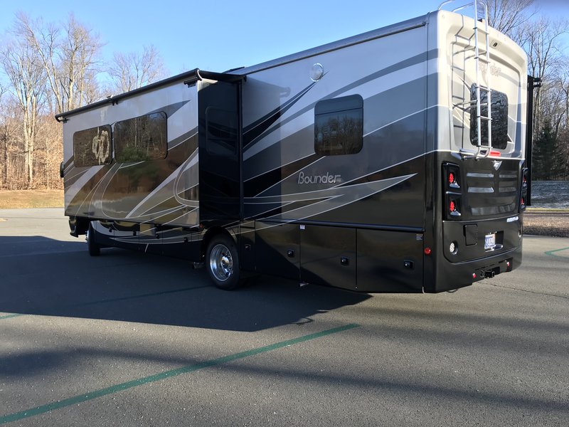2020 Fleetwood Bounder 33C, Class A Gas RV For Sale By Owner in Pocono Pines, Pennsylvania