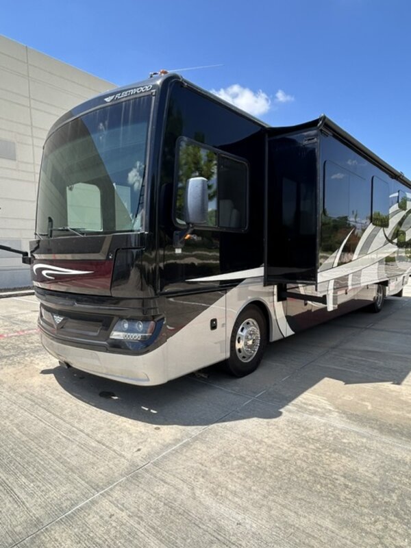 2018 Fleetwood Pace Arrow 38 N BUNK BEDS / DIESEL 2 BATHS