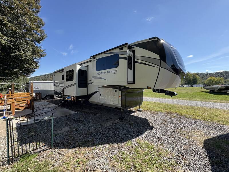 2022 Jayco North Point 382FLRB