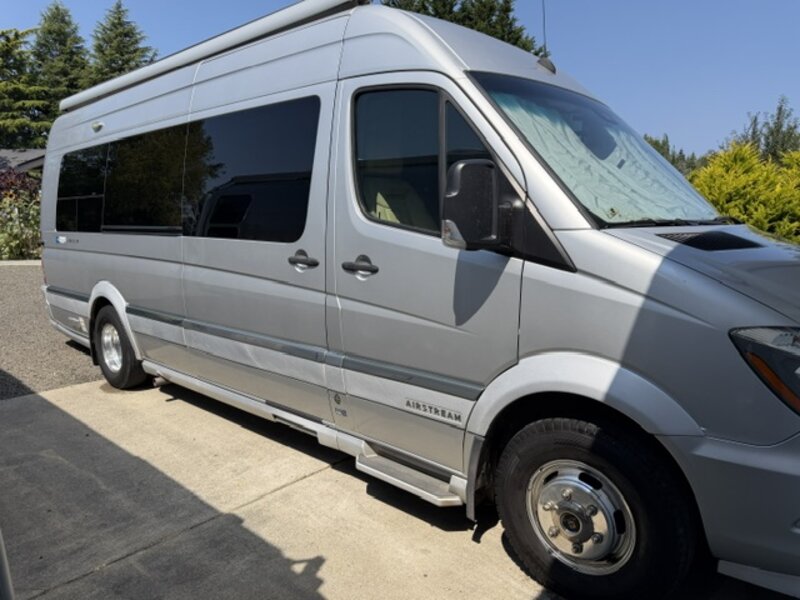 2017 Airstream Interstate Tommy Bahama Relax Edition
