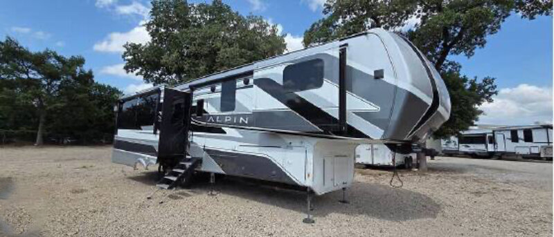 2024 Keystone Alpine 3303CK