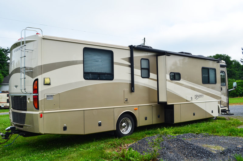 2006 Fleetwood Discovery 39S, Class A Diesel RV For Sale By Owner in