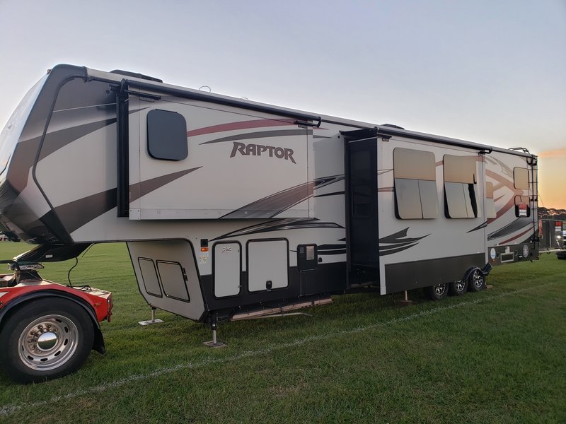 2015 Keystone Raptor 424TS, Toy Haulers 5th Wheels RV For Sale By Owner