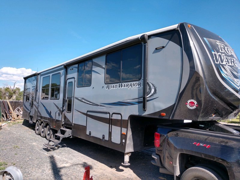 2017 Heartland Road Warrior 425, Toy Haulers 5th Wheels RV For Sale By Owner in Whitehall