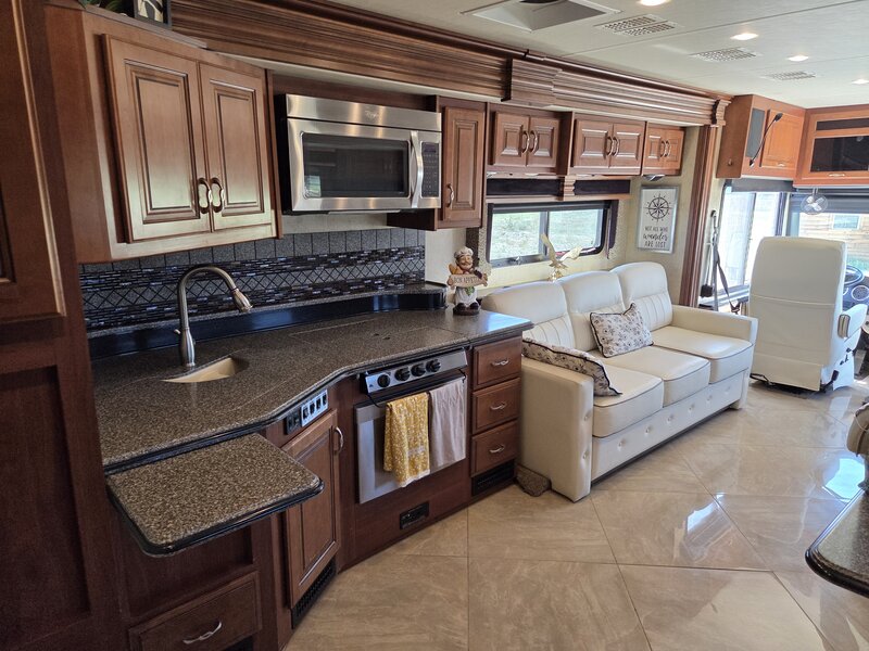 2015 Fleetwood Discovery 37R